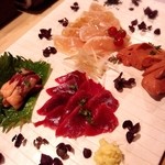 鶏刺し：心臓、ズリ、胸、白レバー