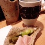 炭心 - お漬物：桜大根、セロリ、ウド