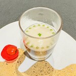 ラトリエ ドゥ ジョエル・ロブション - ジョエルロブションのスペシャリテ。キャビアとオマール海老のジュレ。