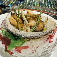 ラトリエ ドゥ ジョエル・ロブション - アワビのプランシャ焼き。アーティチョークのバリグール風リゾットと共に