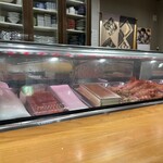 江戸前 一品料理 すし柳 - ネタケースです。美味しそう(´,,•﹃•,,｀)