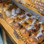 小さなパン小屋 一休 - クリームパンが大量に