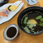 江戸前 一品料理 すし柳 - すし柳定食のにぎりとなんと！ごま豆腐のお吸い物初体験　とろっとしたコクがお吸い物で合う！٩(ˊᗜˋ*)و