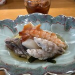 江戸前 一品料理 すし柳 - 別途私定番の酢の物盛り合わせも頂きました。綺麗な細かい包丁技でとても食べやすく酢の物の酢が染み込んでおり美味しかったです。(*´╰╯`๓)♬