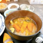 KanaTan - お味噌汁は、びっくりするほど
根菜類がとても豊富でゴロゴロ☆
