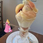 フレベールラデュ - ❀桃パフェ(1880えん)【税込価格】✨.ﾟ･*..☆.｡.:*✨.☆.｡.:.+*:ﾟ+｡✨.ﾟ･*..☆.｡.:*✨
      