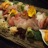 お造りの盛り合わせ     1400円〜