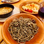 サイゼリヤ - イカの墨入りセピアソース、たまねぎのズッパ、小エビのサラダ、グラスワイン(赤)