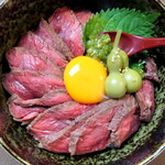 馬肉レアステーキ丼