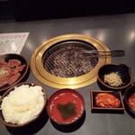 炭火焼肉食道園 - ご飯とキムチは大盛り