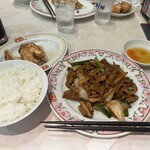 餃子の王将 - ホルモン味噌炒めとライス中、餃子3個