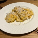 マカウダ - パッケリ　燻製した豚バラとリコッタサラータのカルボナーラ(1,600円)