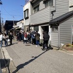 麺屋大河 - 食べた後の行列(まだマシな方)