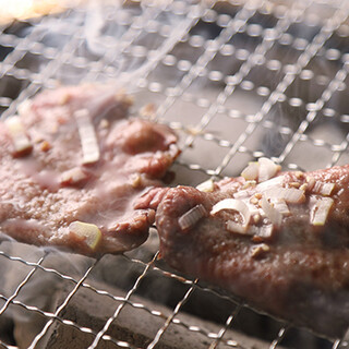 七輪で炭火焼きにして楽しむこだわりの焼肉！美味しいご飯も自慢