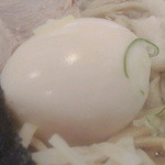 ケンチャンラーメン - 中華そば普通盛／味普通・油ぽく・煮卵・身入り730円（平成26年3月）