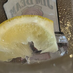 焼きもの家 慶 - ハイボールにレモンの風味がするなと思ったら絞ってあった。神は細部に宿る。接客バイトとして何が出来るか考えを巡らしてベストを尽くす。その心意気でよい医療者になって下さい^_^