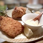 博多もつ鍋 やまや - ◆アジフライ（長崎）・・肉厚で美味しいですね。タルタルにも明太子が入っていて、いいお味。