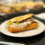 Antonio Bar - ツナとアンチョビ、唐辛子のサンド。