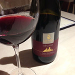 アルティスタ， - 赤ワインボトル