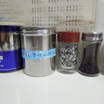 みんみんラーメン - 卓上のいろいろ