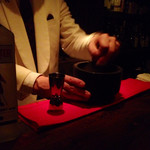 ベンフィディック - 石臼でスパイスをひきます