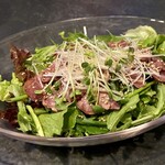 炭火焼き 牛タン酒場 いけたん - 「スモークたんネギ塩サラダ」