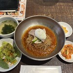 炭火焼肉・韓国料理 KollaBo - ビビン冷麺