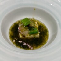 すし 零 - 先付け（玉子豆腐の青さ冷製餡）