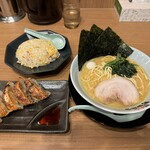 町田商店 - 料理写真:料理