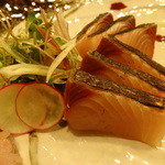 ゆうがた - 刺身盛り合わせ：さわら（表面炙り）