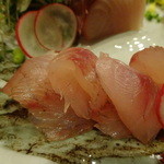 ゆうがた - 刺身盛り合わせ：めじな（昆布ジメ）