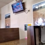 柳家 - 椅子が丸太のテーブルやカウンター。小上がりもあったと思う。