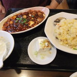 谷記 - 炒飯と麻婆豆腐のセット(577円)