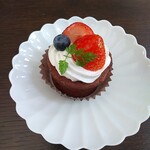 スティックスイーツファクトリー - 料理写真:苺の生チョコガトーショコラ