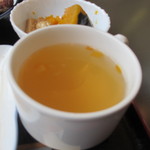 Uinku - スープはコンソメオニオンスープ、先ずはこれを口に運んでお腹を癒しました。
                      