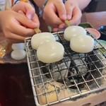 炭焼き団子 志津かわ珈琲庵 - では早速、焼いていくぅ～