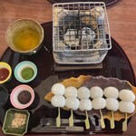 炭焼き団子 志津かわ珈琲庵 - 5種の炭焼きお団子セット1,200円