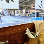 加賀 - 甲州街道とオペラ通りの角地にあります。