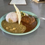 スパイスカレー モクロミ - 選べるカレープレート２種（ポーク＆豆とキノコのカレー）