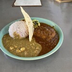 スパイスカレー モクロミ - 選べるカレープレート２種（ポーク＆豆とキノコのカレー）