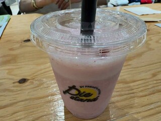 Pie stand BY FREAK'S STORE Karuizawa Purinsushoppingupurazaten - Strawberry Smoothie