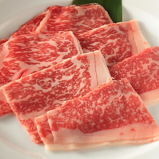 名物“ミルフィーユロース”、贅沢食材を盛り込んだコースも自慢