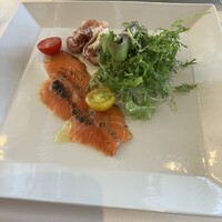 ブラッスリーオザミ 東京スカイツリータウン･ソラマチ店 - サーモンのマリネ、生ハム