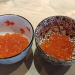 すしやのたい悟 - 左がいくら醤油漬け（キャットさん）、右が塩いくら