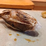 すしやのたい悟 - 酢〆のカマス炙りの握り