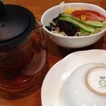 カフェ桑苑 - モーニング、ポットサービスの紅茶とサラダ