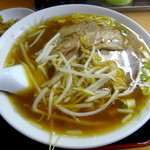 金石餃子店 - 2014年4月6日(日)　定食12番「ラーメン・炒飯セット」(ランチタイム600円)　八角香るラーメン♪