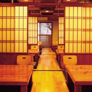 Hama Ryouri Samurai - 障子で仕切ることで個室になります。