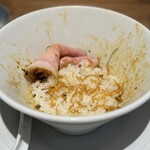 酒肴場 屯 - 残った挽肉には、、白飯ドボン。