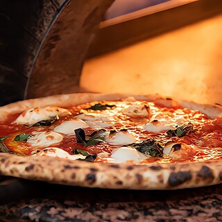 本場イタリア産“ピッツァのための小麦粉”を使用！本格ピッツァ